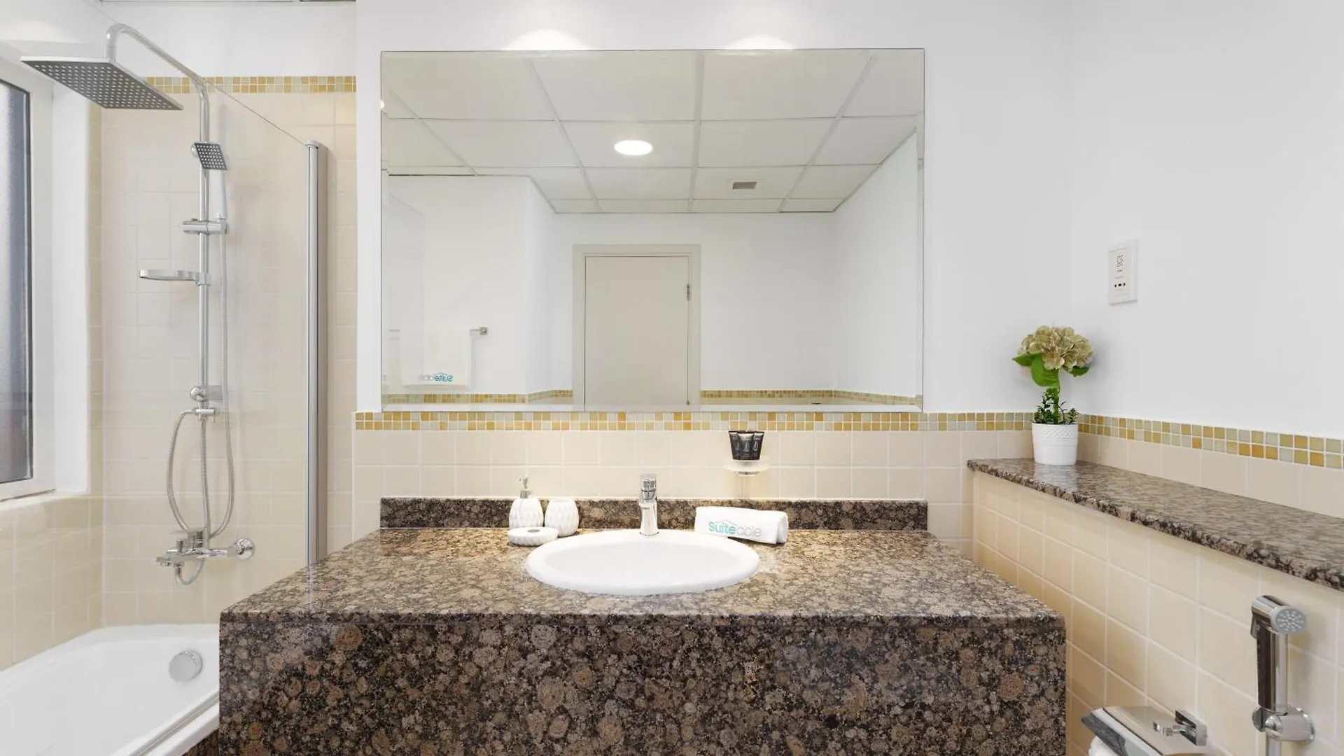 Beautiful 2 Bedroom Retreat In The Heart Of Jbr Dubaj
