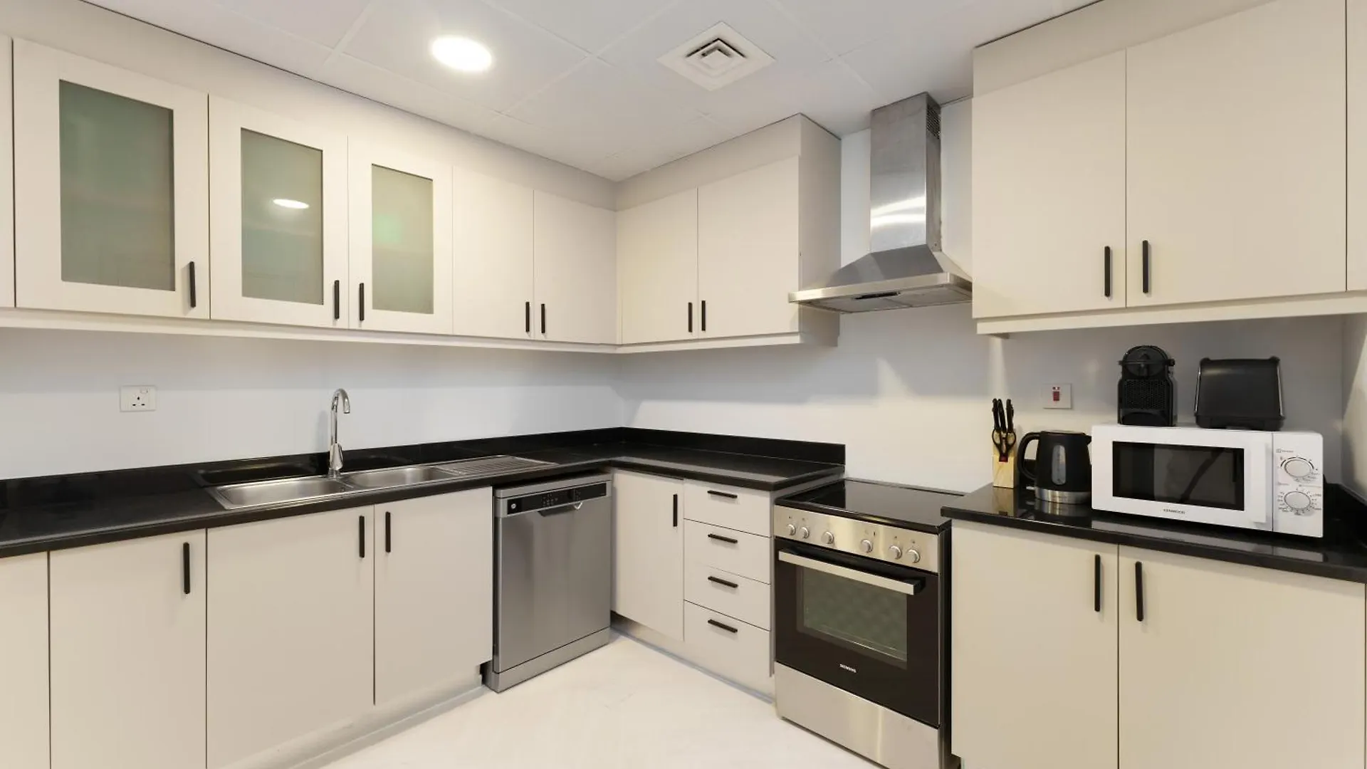 Beautiful 2 Bedroom Retreat In The Heart Of Jbr Dubaj Apartament