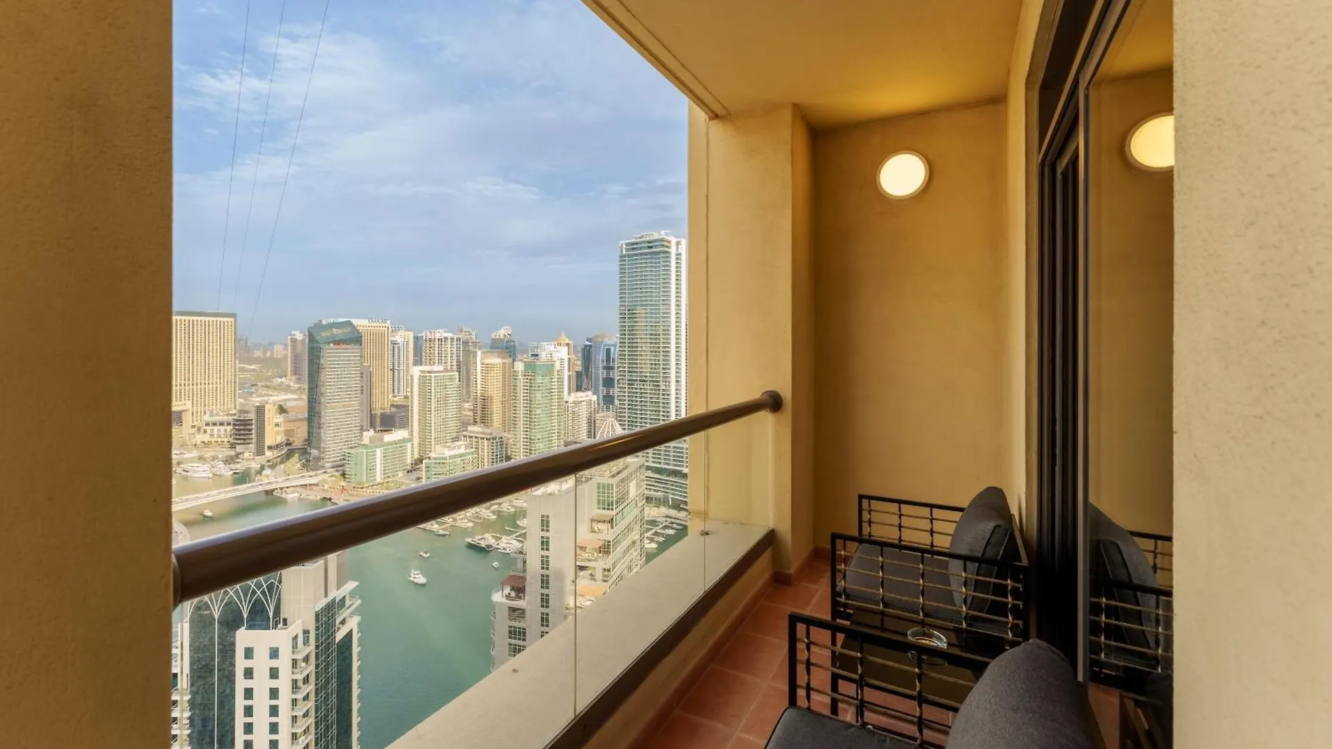 Beautiful 2 Bedroom Retreat In The Heart Of Jbr Dubaj