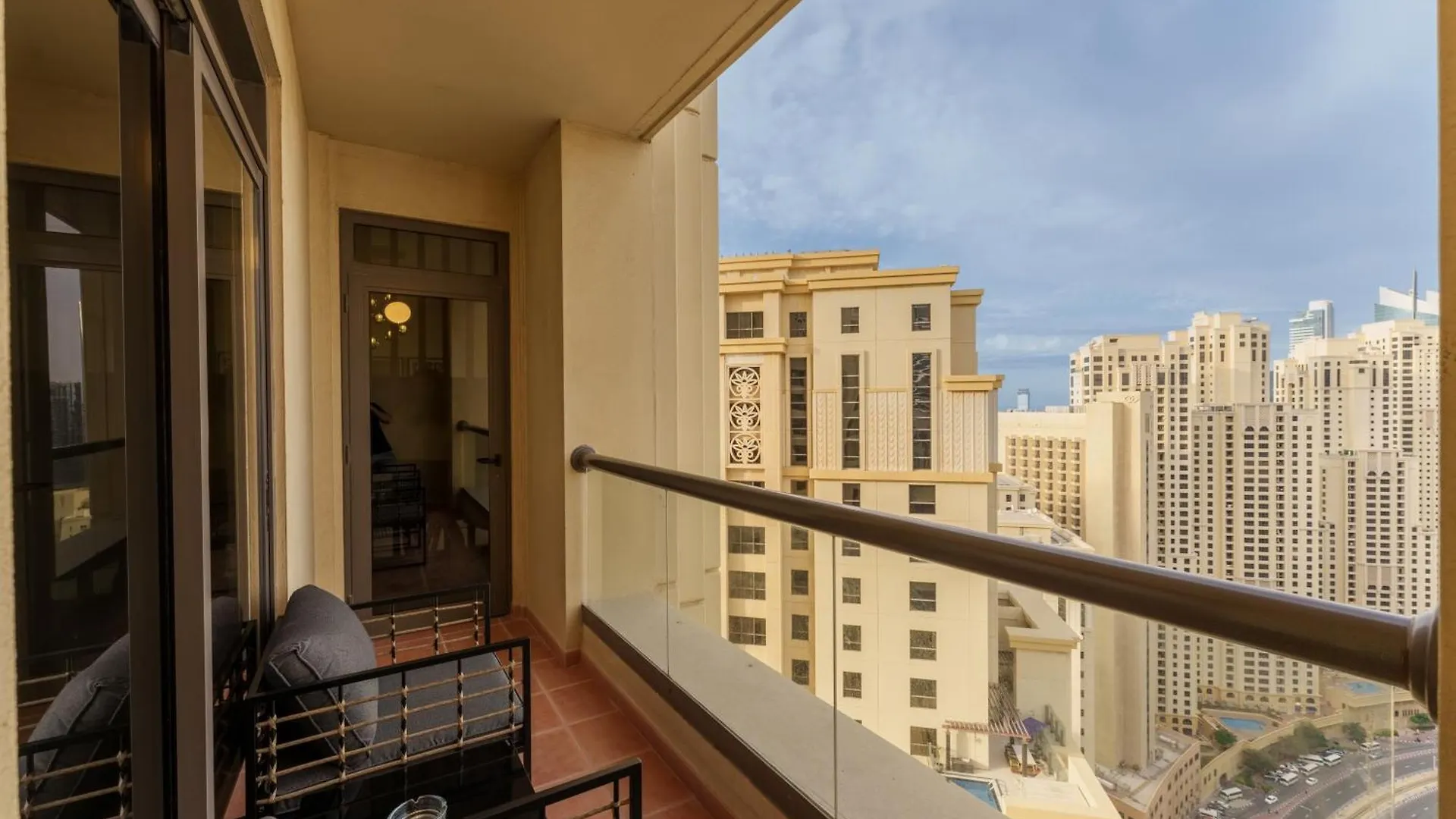 Apartament Beautiful 2 Bedroom Retreat In The Heart Of Jbr Dubaj