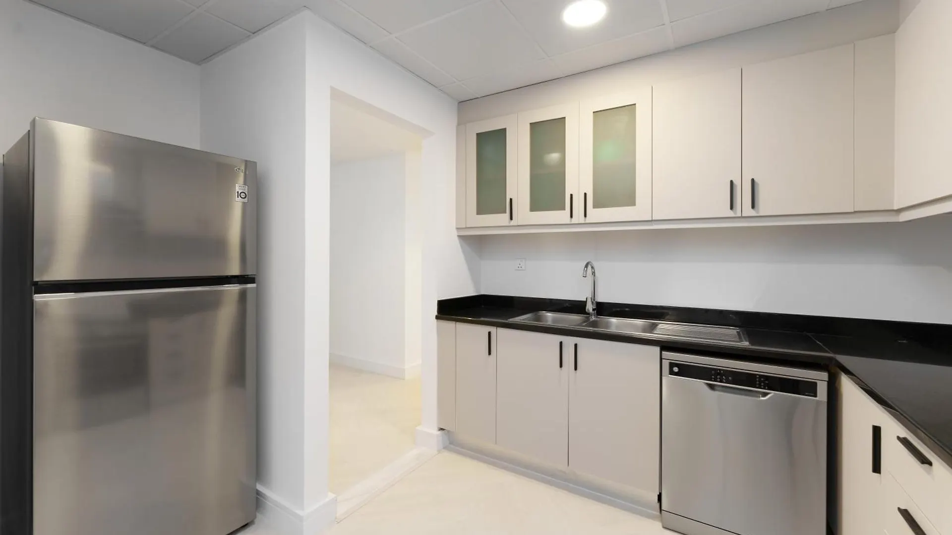Beautiful 2 Bedroom Retreat In The Heart Of Jbr Dubaj Apartament